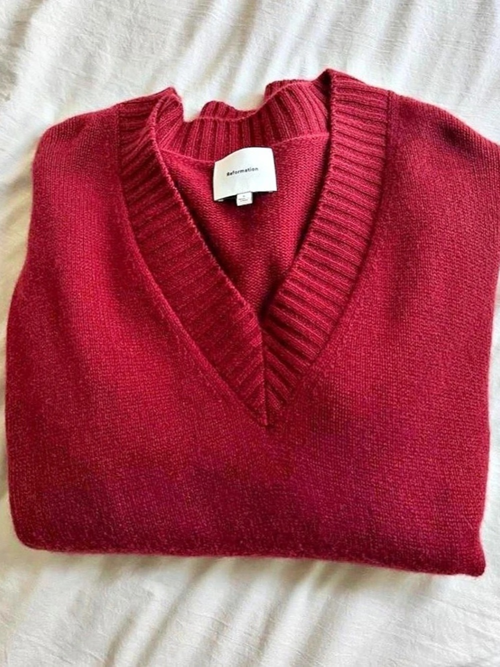 Reformation Women's Burgundy V-Neck Sweater Like New - Picture 4 of 5